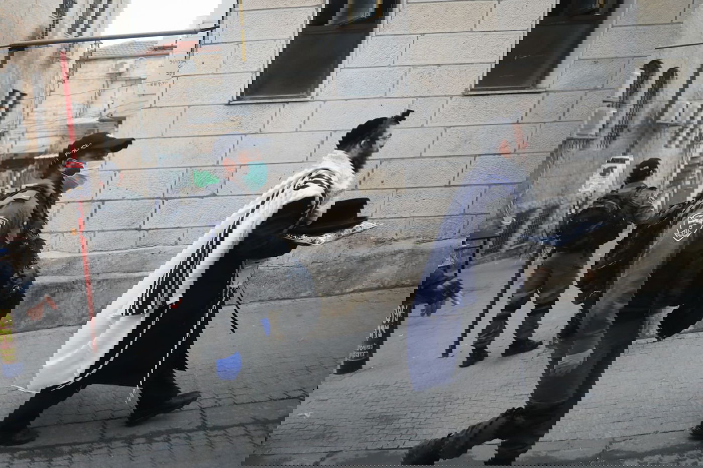 תיעוד: כוחות המשטרה פשטו על 'זכרון משה'