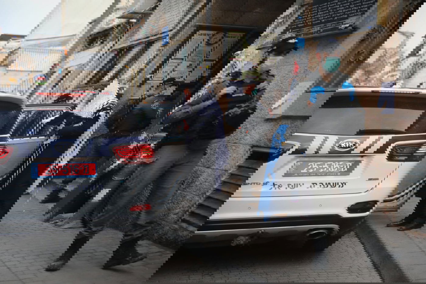 תיעוד: כוחות המשטרה פשטו על 'זכרון משה'