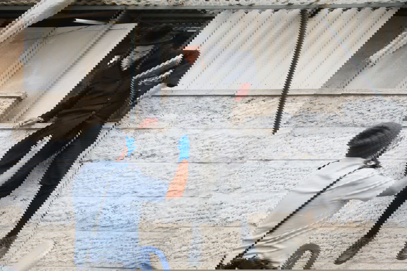 תיעוד: כוחות המשטרה פשטו על 'זכרון משה'