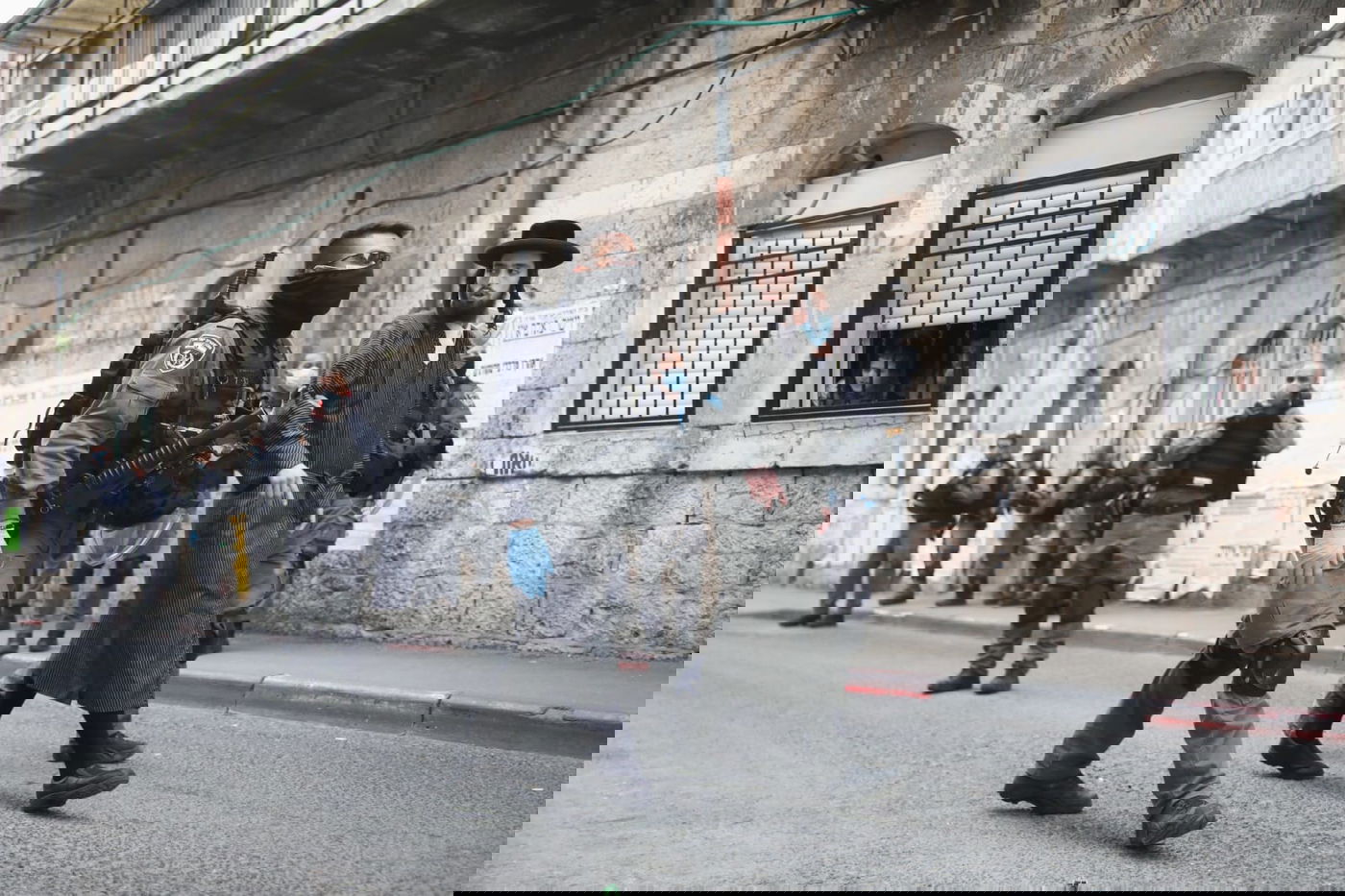 תיעוד: כוחות המשטרה פשטו על 'זכרון משה'