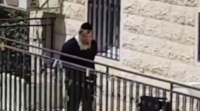 לפני השיעור הטלפוני: חבר המועצת התאוורר במרפסת