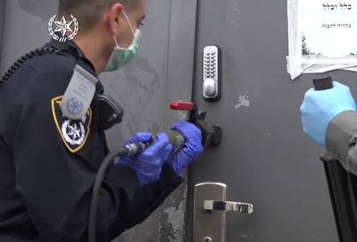 נלחמים בנגיף: כך פשטה המשטרה על בית שמש