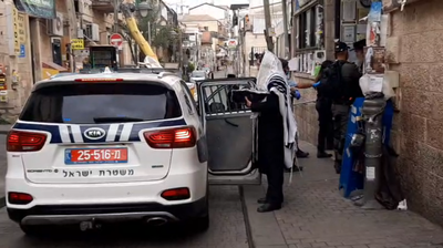 תיעוד: כוחות המשטרה פשטו על 'זכרון משה'