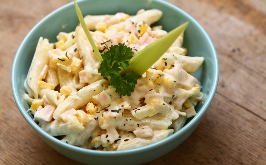 מחסלים את החמץ: פסטה מוקרמת פרווה עם תירס ובצל ירוק