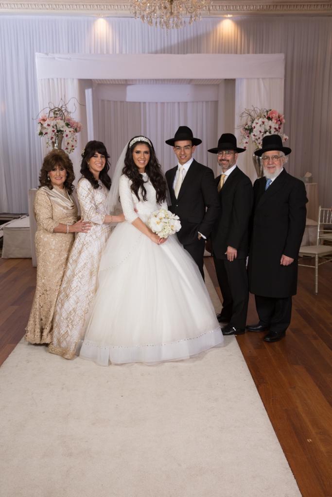 בעת חתונת ילדיו