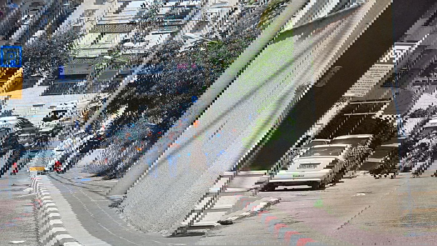 הפרת ההנחיות; כוחות משטרה פשטו על פוניבז'