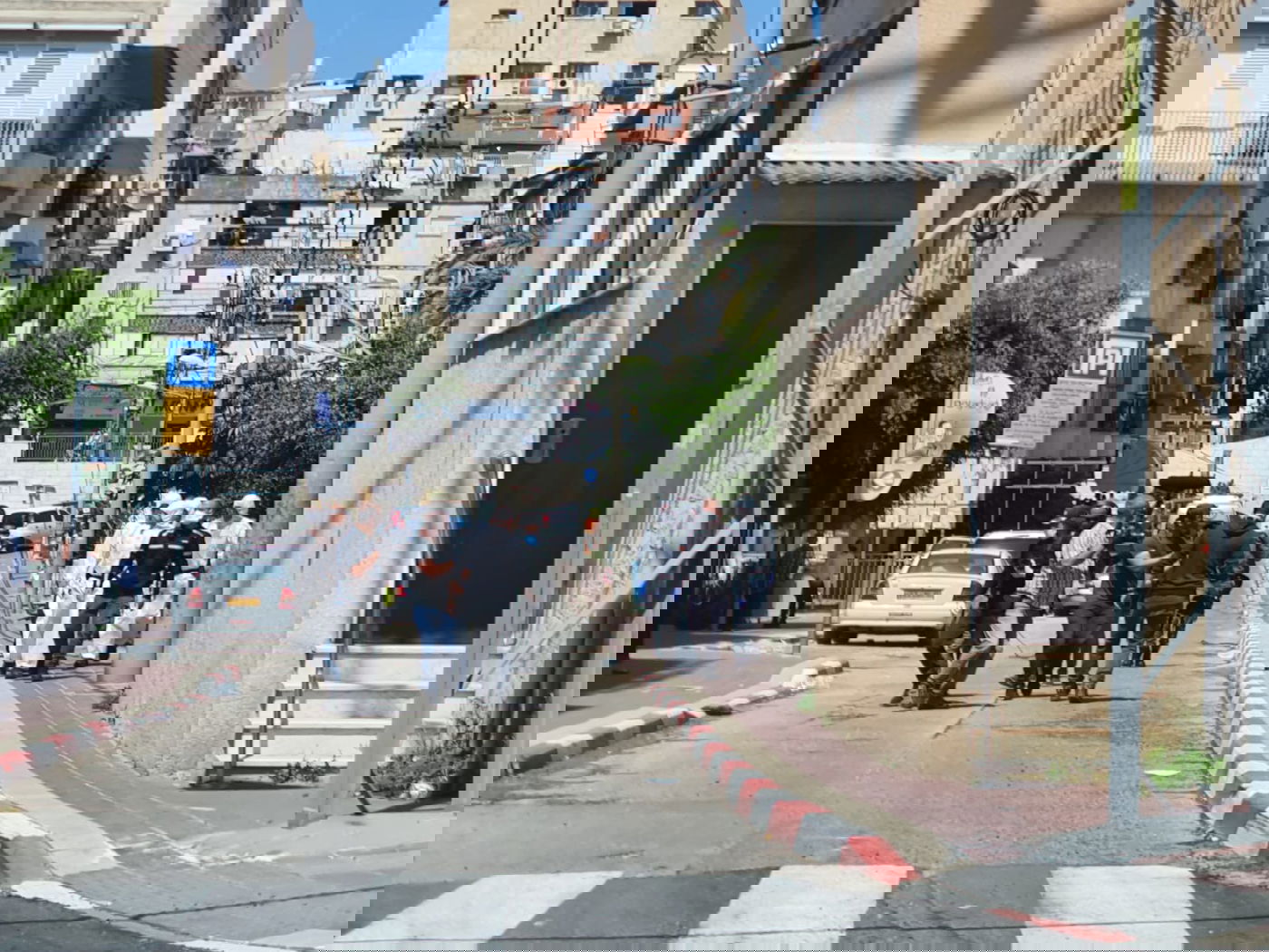 הפרת ההנחיות; כוחות משטרה פשטו על פוניבז'