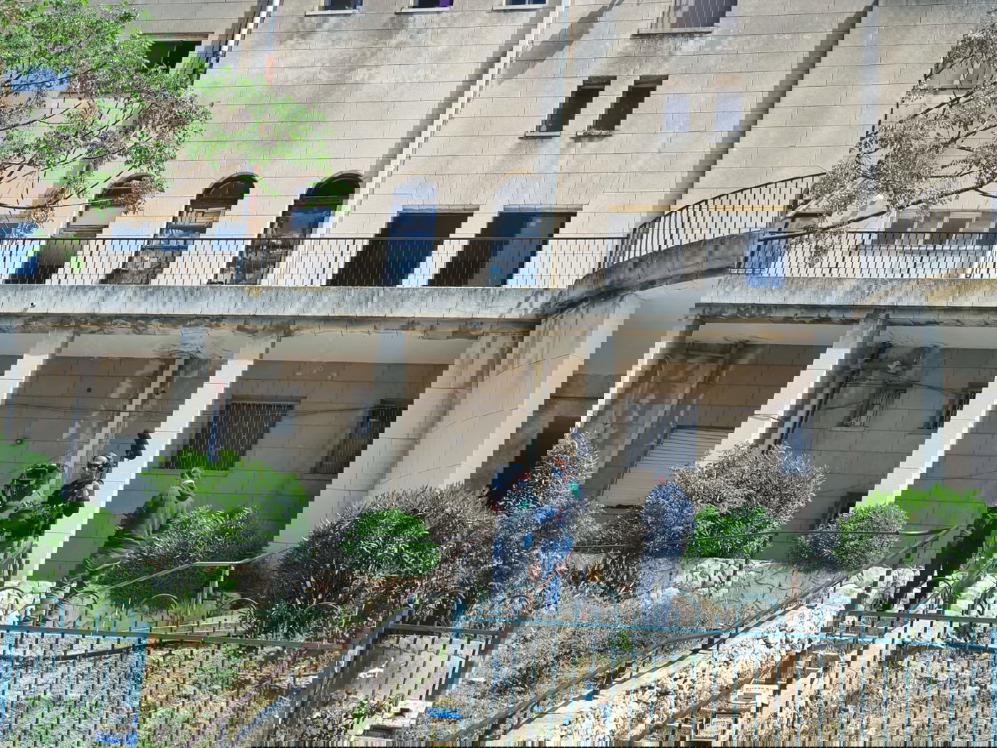 הפרת ההנחיות; כוחות משטרה פשטו על פוניבז'