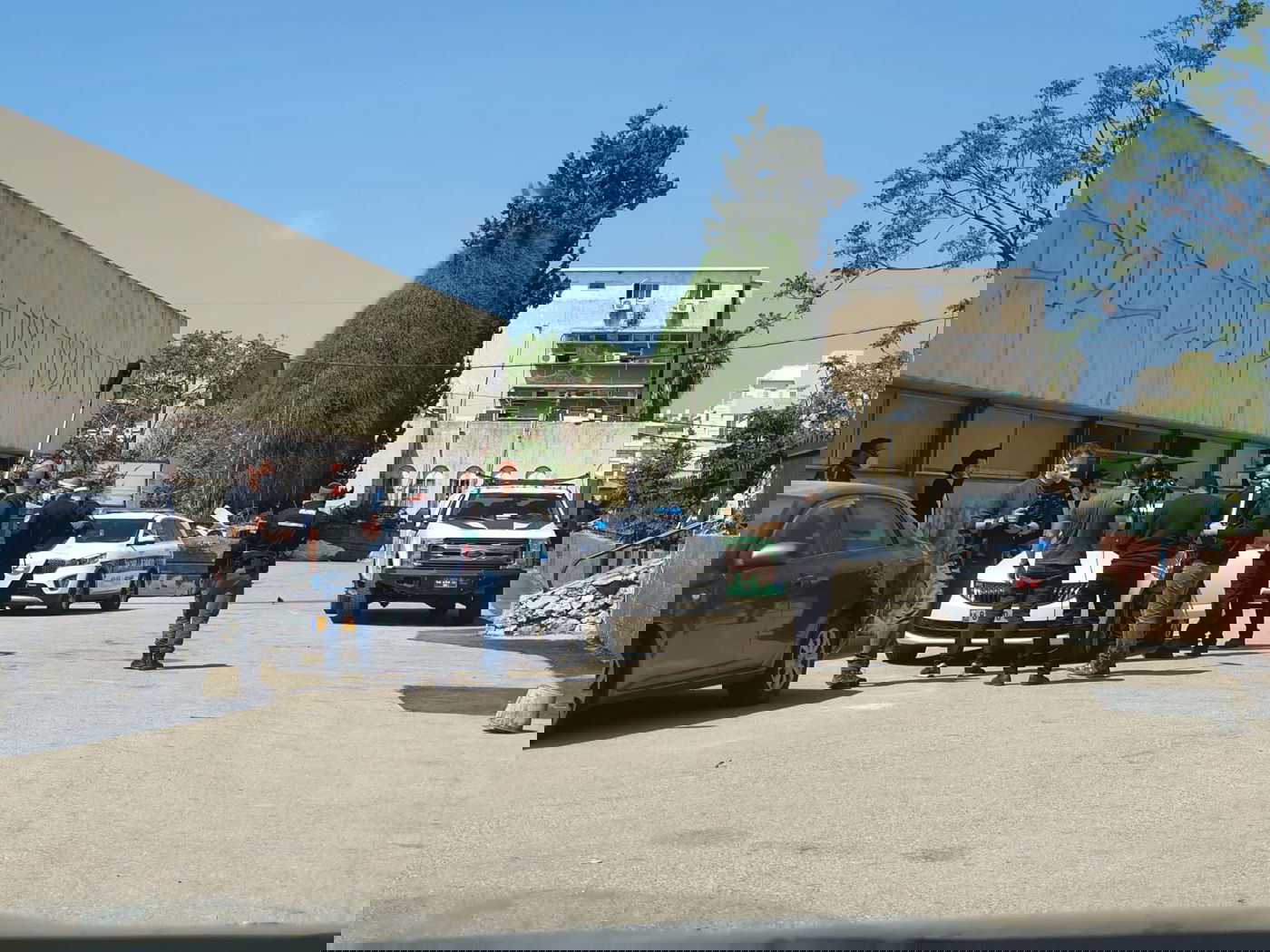 הפרת ההנחיות; כוחות משטרה פשטו על פוניבז'