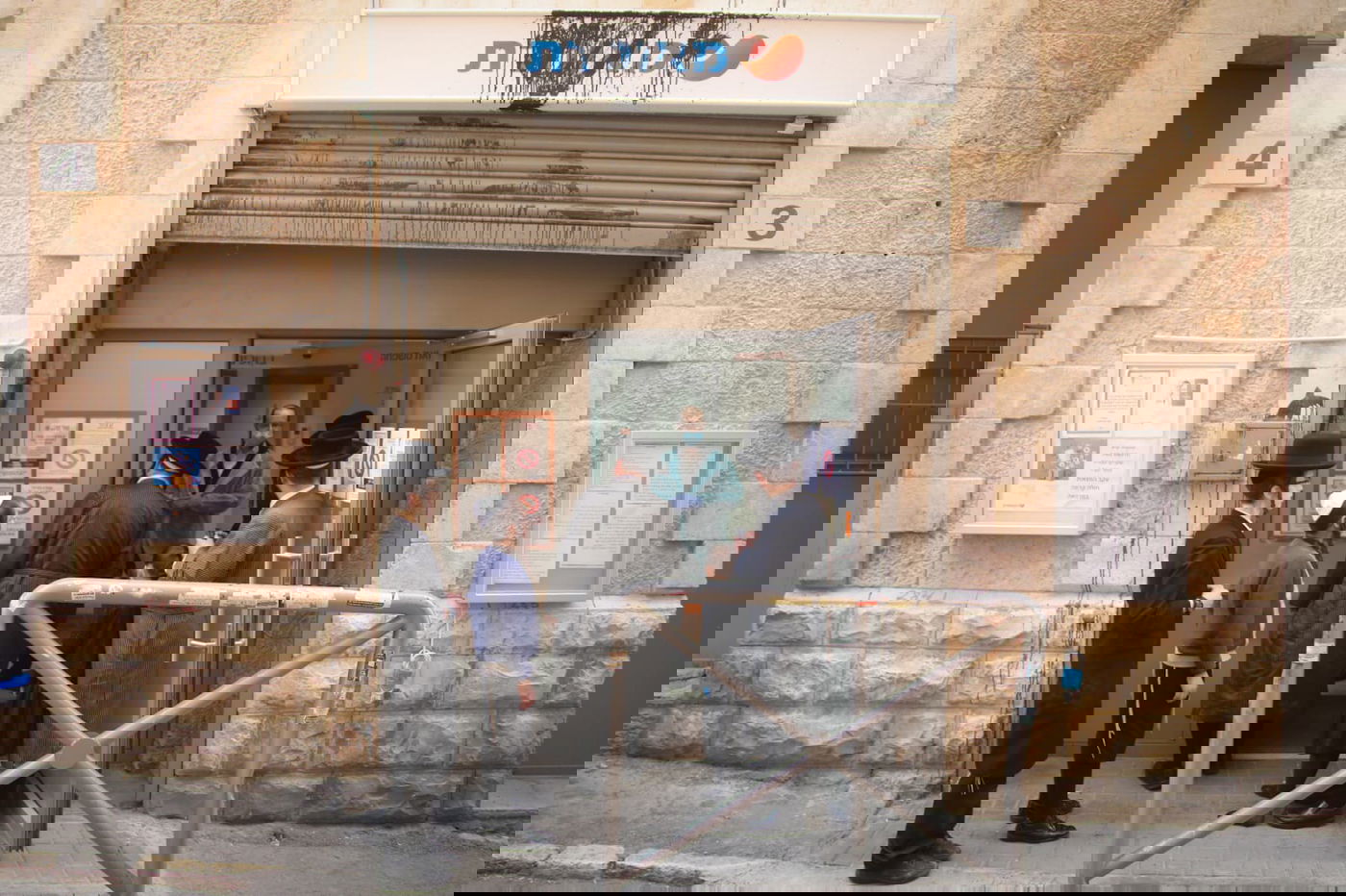 בדיקות קורונה במאה שערים? הקיצונים נגד