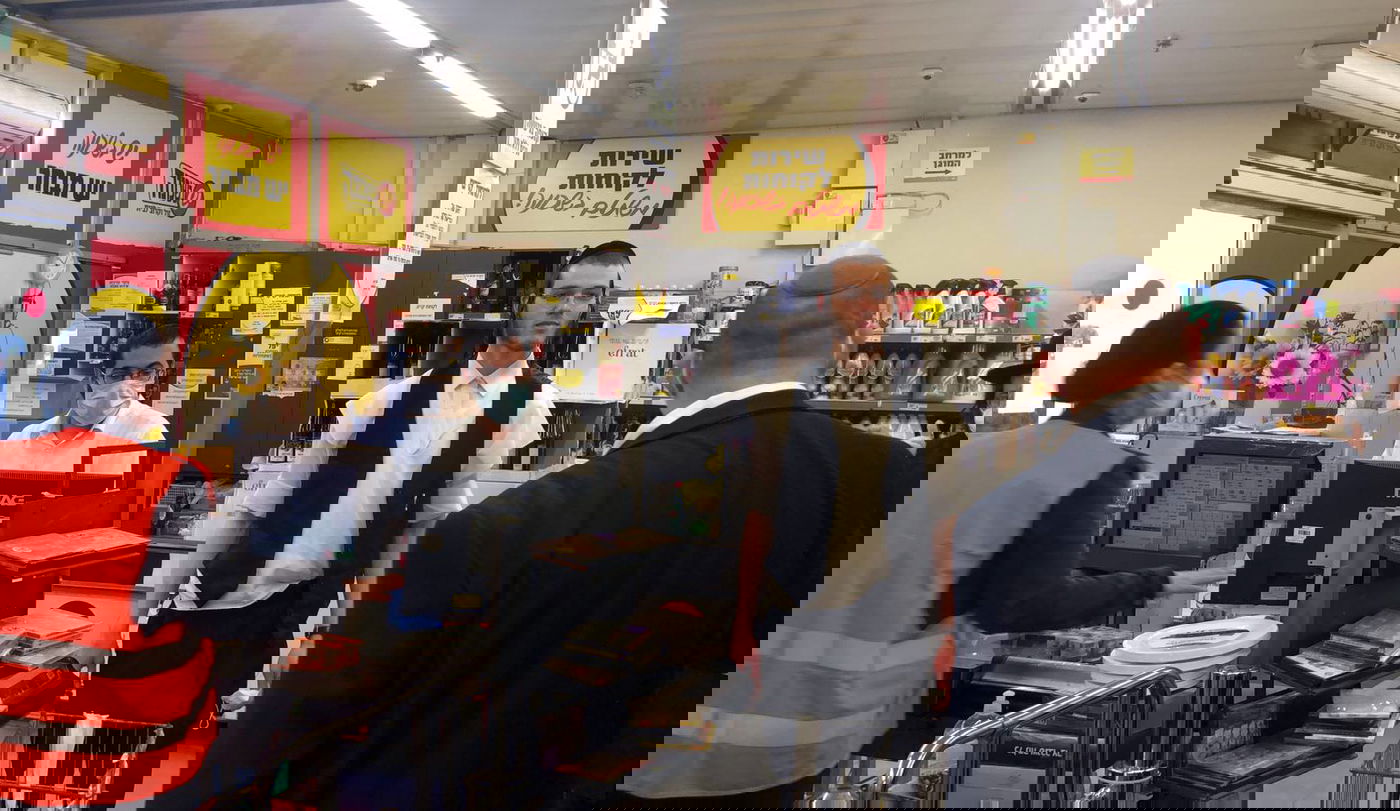 השר בנט ביקר בבני ברק: "מתנהלים למופת". צפו