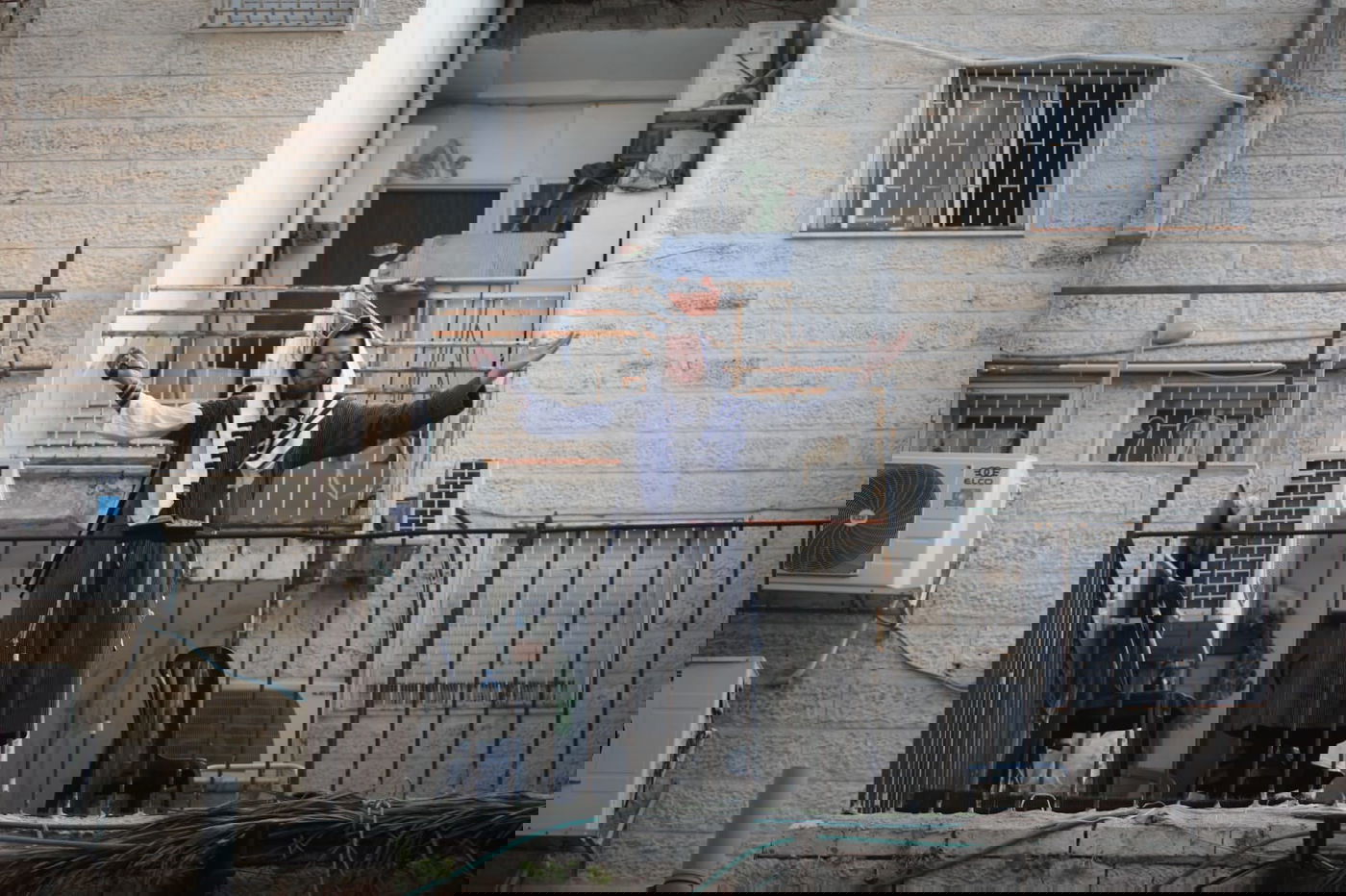 מיוחד: תפילת המרפסות במאה שערים • צפו