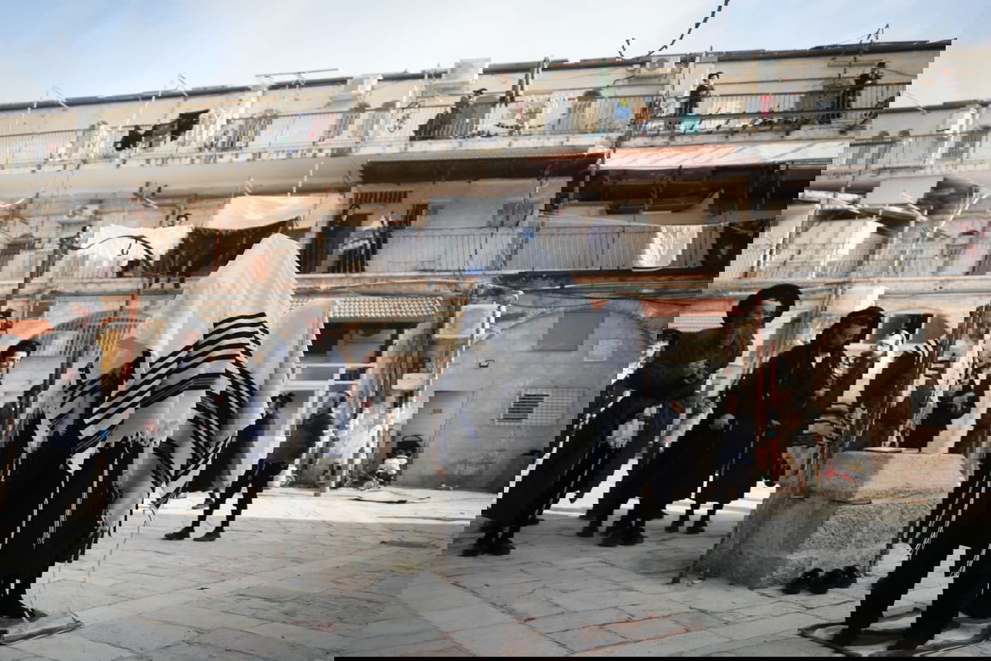 מיוחד: תפילת המרפסות במאה שערים • צפו