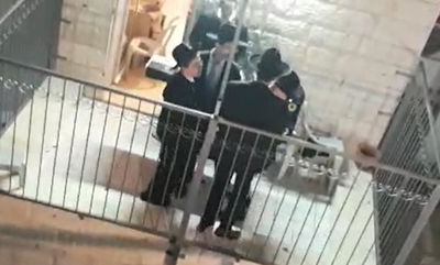 מרגש: השכנים הצטרפו מהמרפסות לחגיגת בר מצווה • צפו