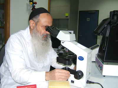 ד"ר אברהם לוי