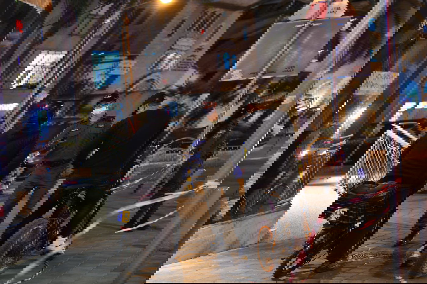 תיעוד נרחב: ההסגר בבני ברק • ביום ובלילה