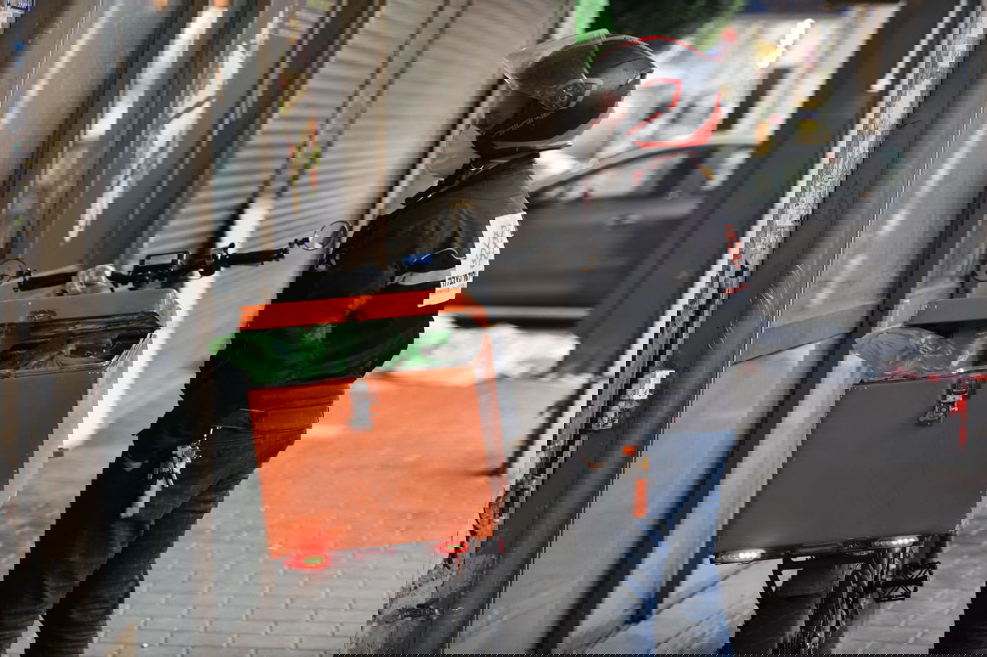 תיעוד נרחב: ההסגר בבני ברק • ביום ובלילה