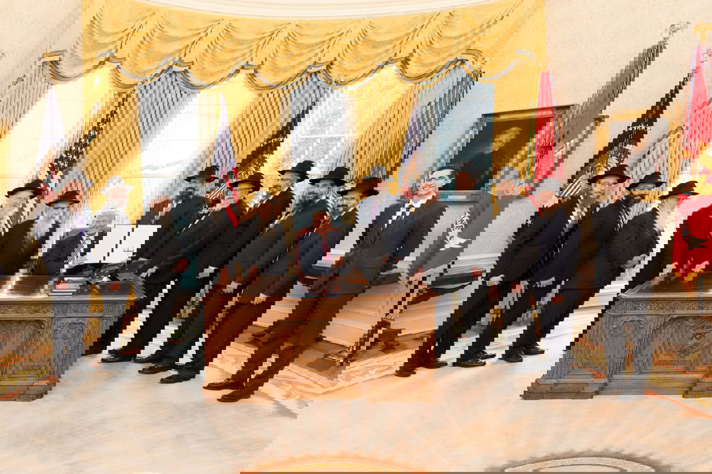 הנשיא טראמפ עם שלוחי חב"ד בשנה שעברה