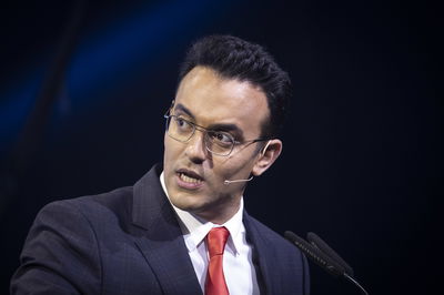 העיתונאי עופר חדד