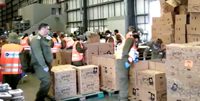 מרגש: החיילים אורזים אוכל לבני ברקים • צפו