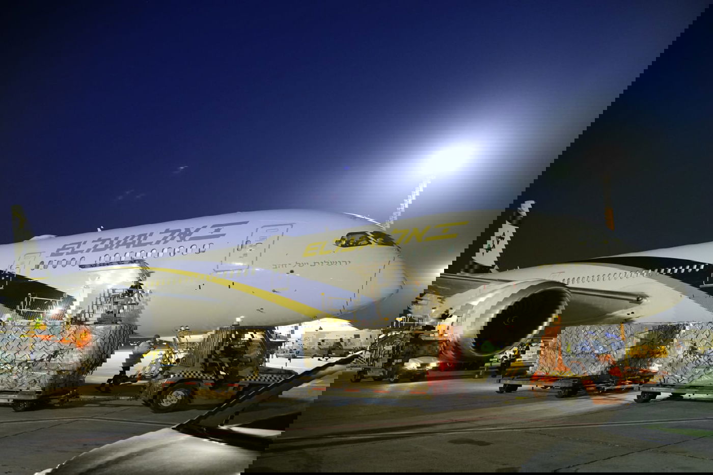 צפו: המטוס הראשון עם הציוד הרפואי מסין - נחת בנתב"ג