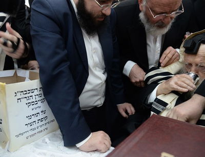 זה קורה הבוקר: יין הסיומים של הגר"ח>> קבלו אותו עד הבית