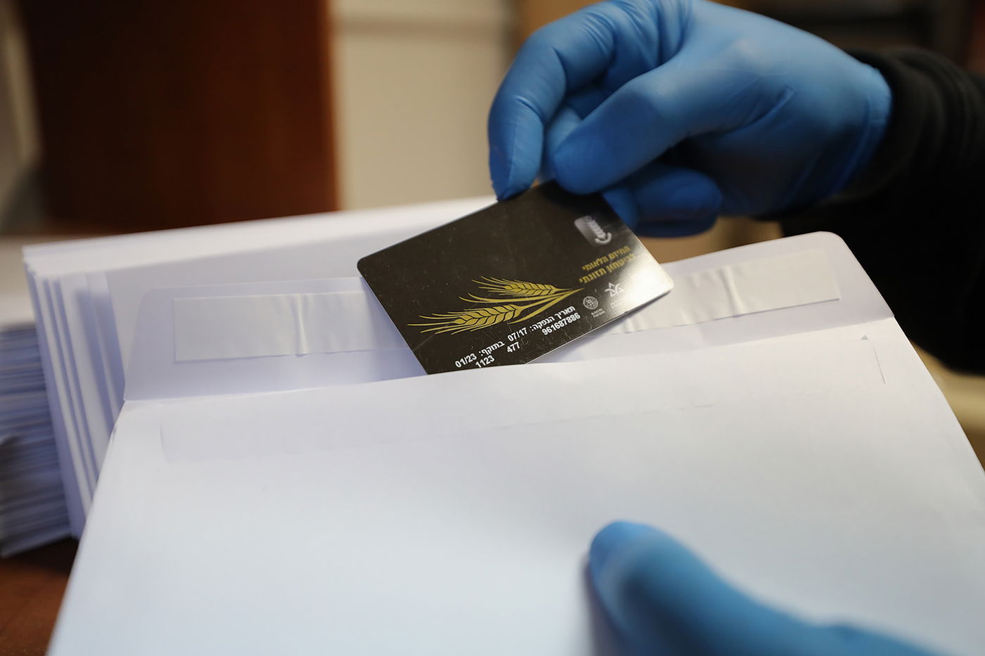 קמחא דפסחא בצל הקורונה: כרטיס דיגיטלי במקום סל מזון