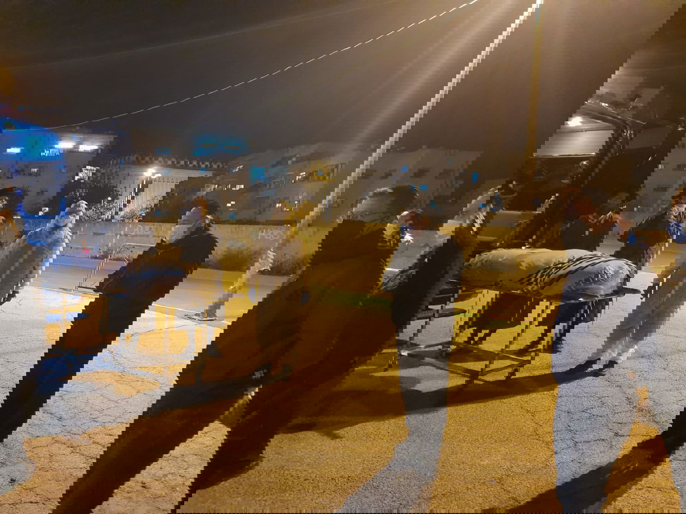 המשולח שנדבק מהנגיף בחו"ל  - נקבר • צפו