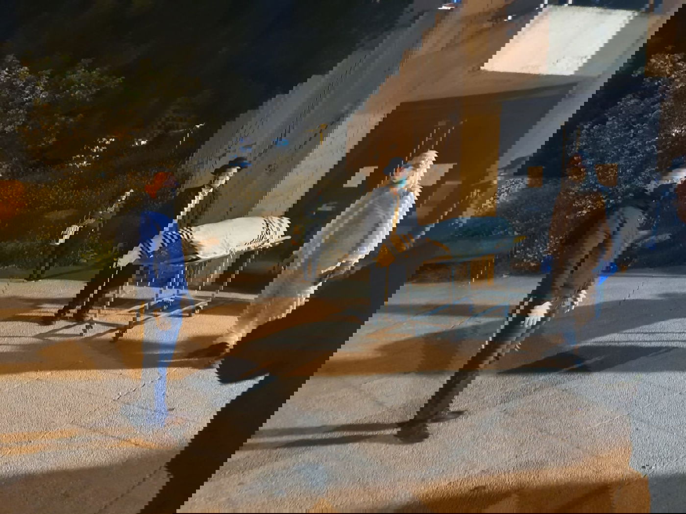 המשולח שנדבק מהנגיף בחו"ל  - נקבר • צפו