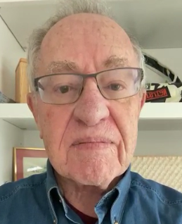 פרקליט הצמרת אלן דרשוביץ מנגן: בפסח תהיו בבית. צפו