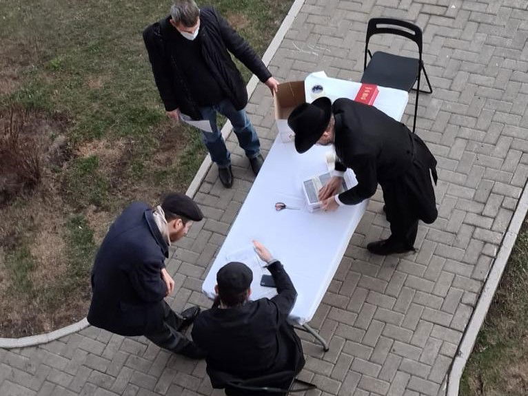 כתב השורות חותם כערב קבלן על החמץ של כל יהודי רוסיה