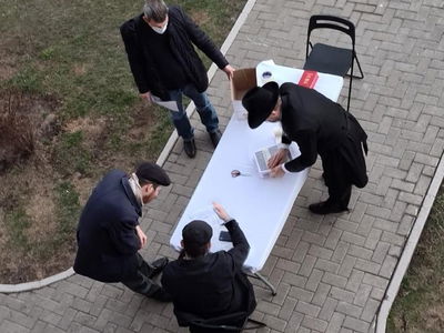 כתב השורות חותם כערב קבלן על החמץ של כל יהודי רוסיה