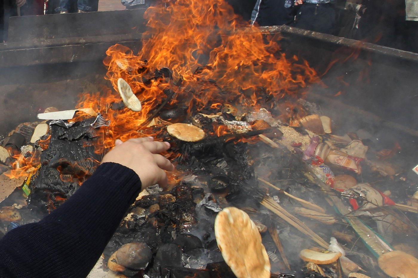 שריפת חמץ. ארכיון
