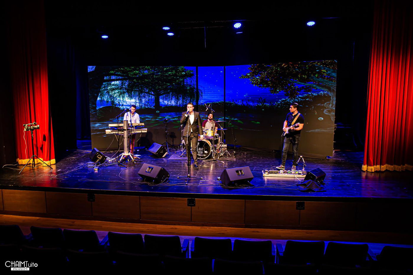 צפו בקובי ברומר והלהקה במופע שמחת חג