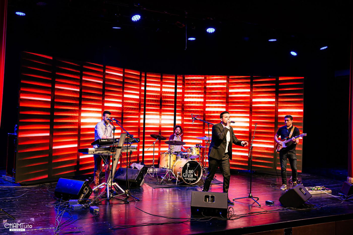 צפו בקובי ברומר והלהקה במופע שמחת חג