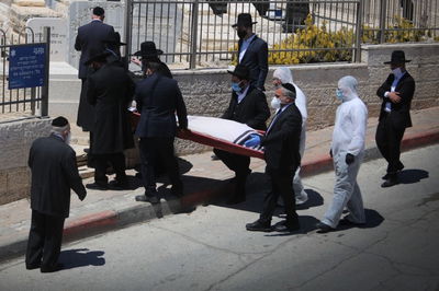 80 שנות תורה: כך זקן הראשונים לציון הובא למנוחות • צפו