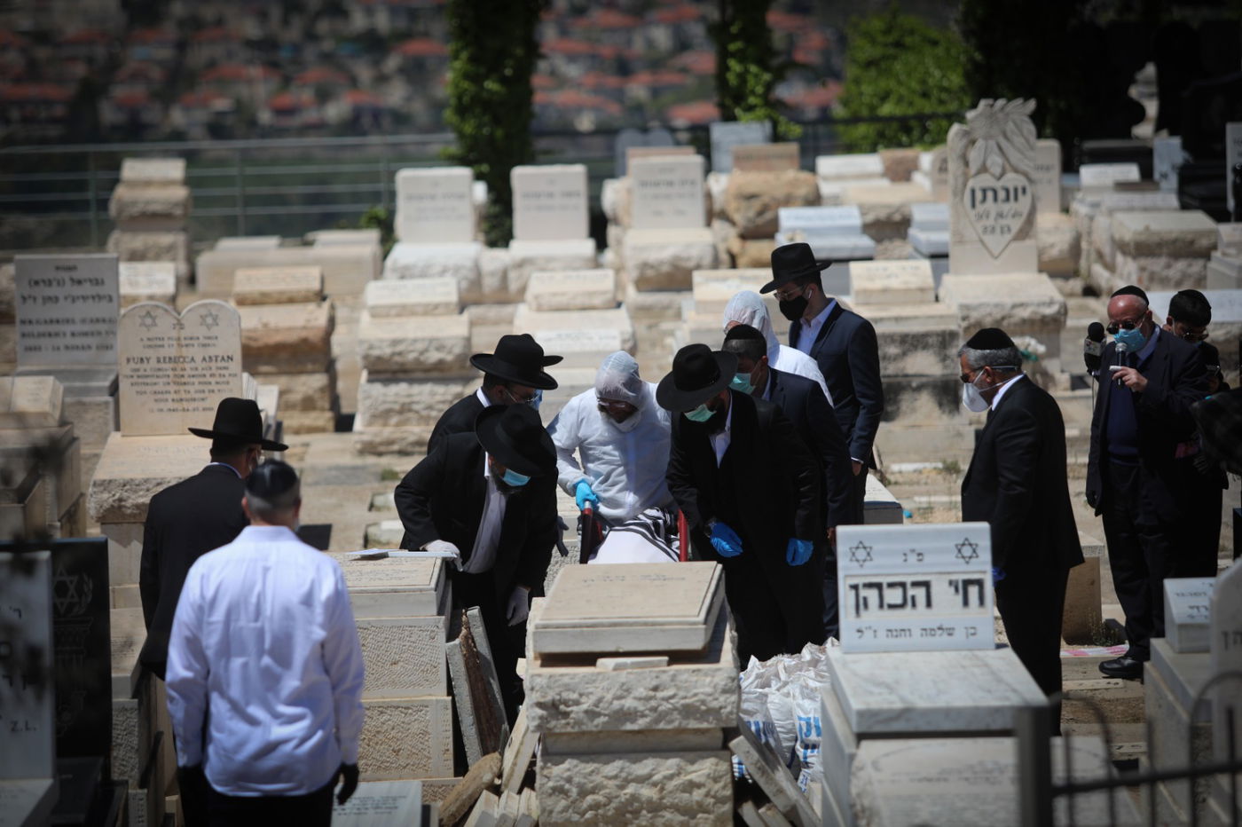 80 שנות תורה: כך זקן הראשונים לציון הובא למנוחות • צפו