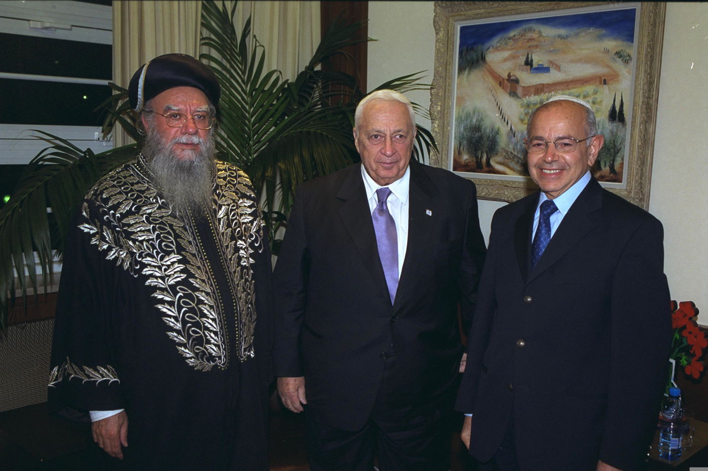 בפגישה עם רה"מ דאז אריאל שרון, בשנת 2002