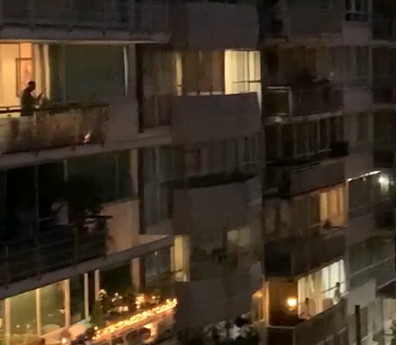 כך התפללו במקסיקו דרך המרפסות • תיעוד