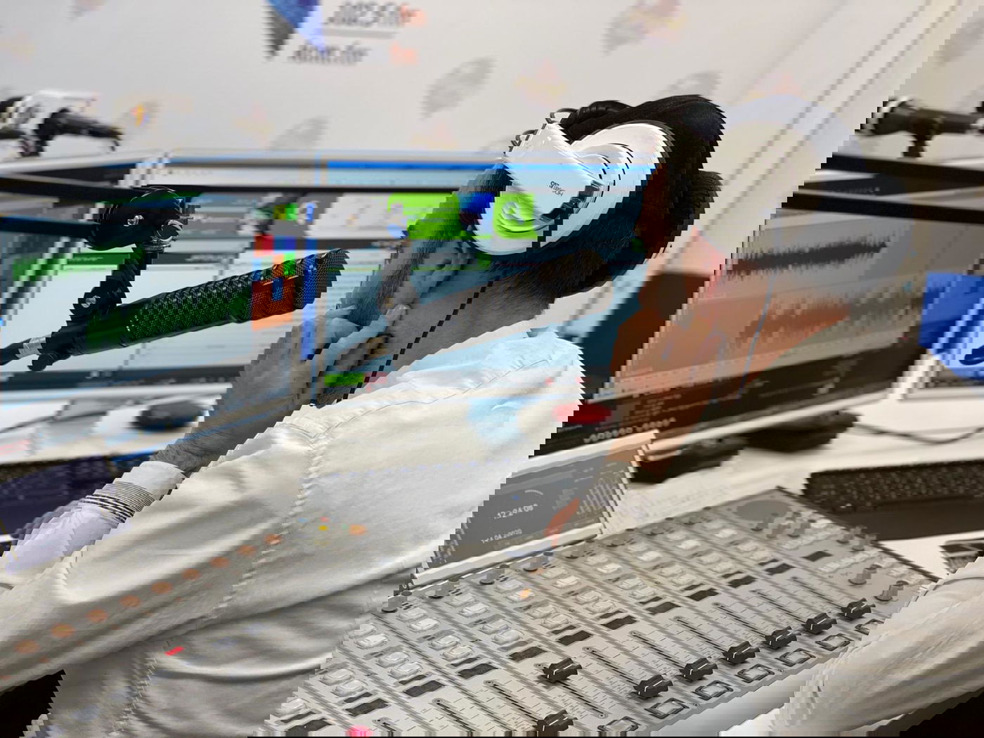 "יש האטה בהתפשטות"; המסר המרגיע של מני גירא-שוורץ • צפו