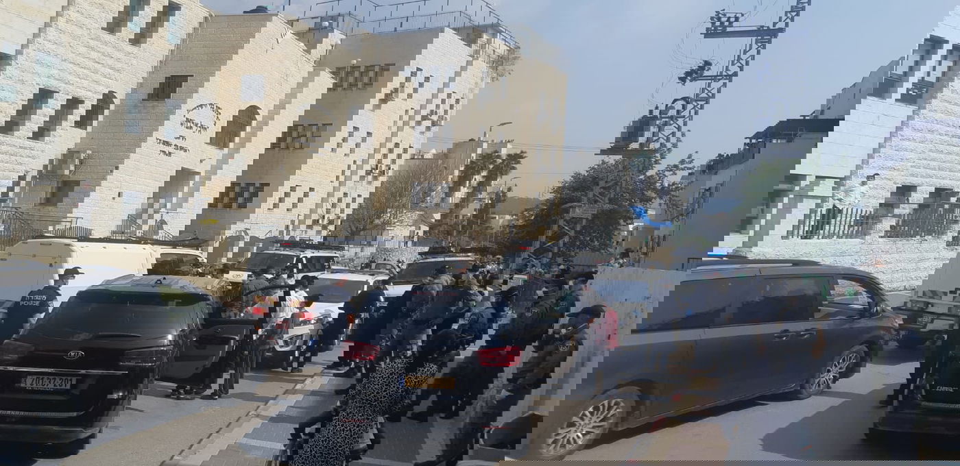 עיתונאי שחשף מקווה פעיל, הותקף ונזקק לחילוץ