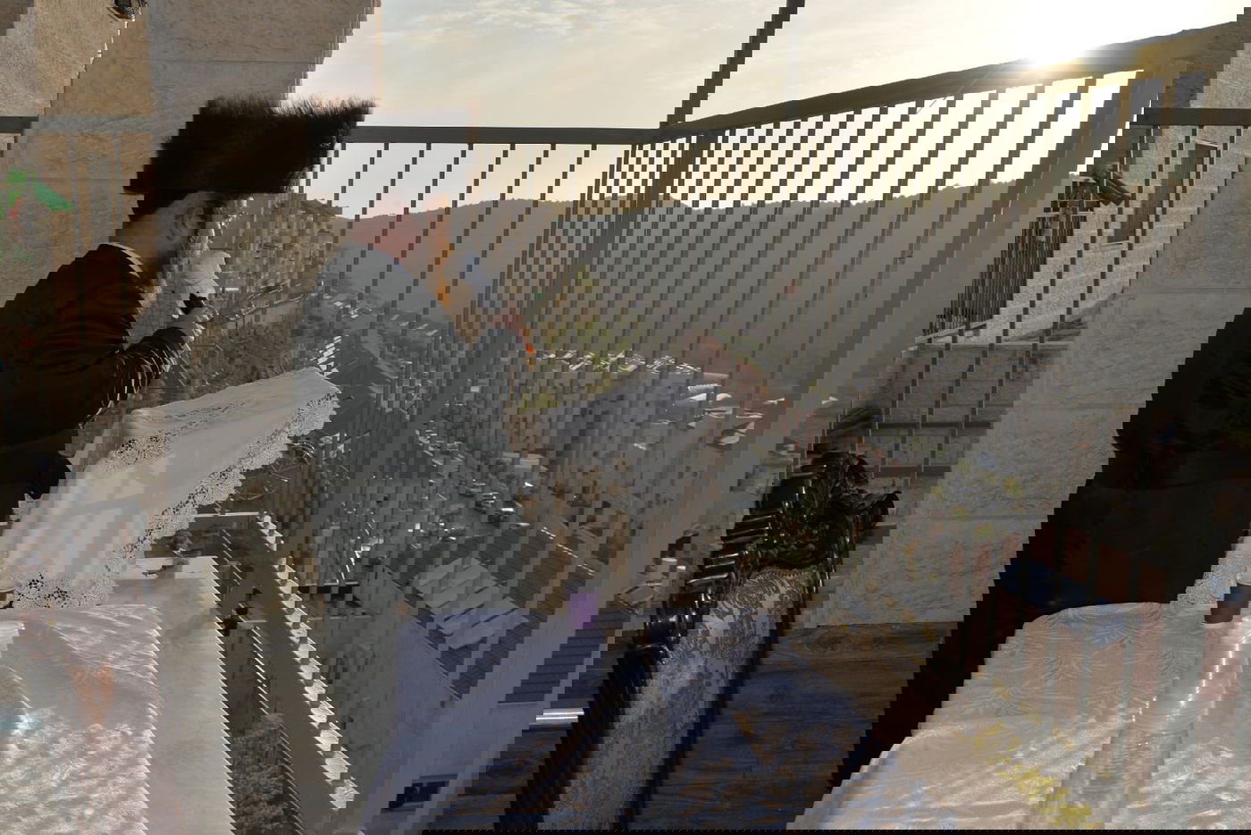 שיעור תורה במרפסות בביתר עילית • צפו