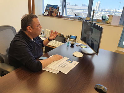 ראש העיר הקביל את פני הגר"א שטרן ב'זום'