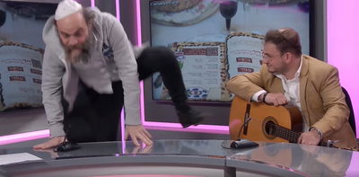 שמחת חג: כשרב הקהילה קיפץ על השולחן באולפן כיכר