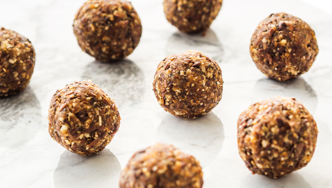 כדורי אנרגיה בריאים וטעימים שאפשר להכין עם הילדים