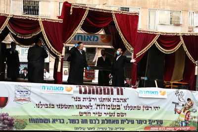 מאוחדת סביב השעון למען חולי הקורונה מקרב לקוחותיה