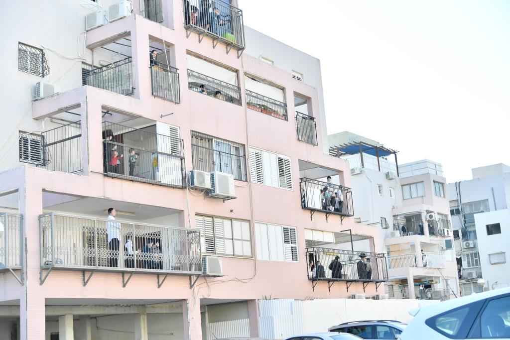 שגרת החיים של תושבי אשדוד החרדים בצל הקורונה - צפו