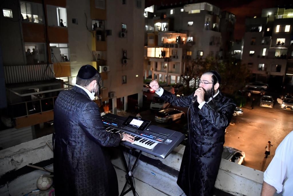 שגרת החיים של תושבי אשדוד החרדים בצל הקורונה - צפו