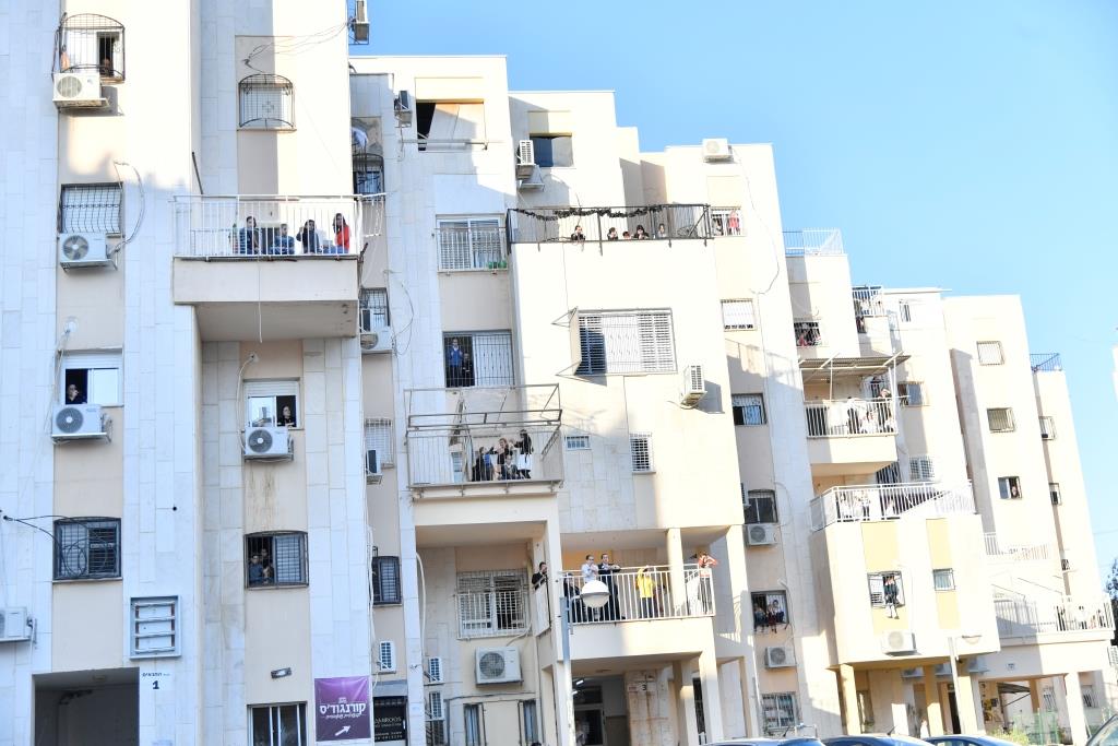 שגרת החיים של תושבי אשדוד החרדים בצל הקורונה - צפו