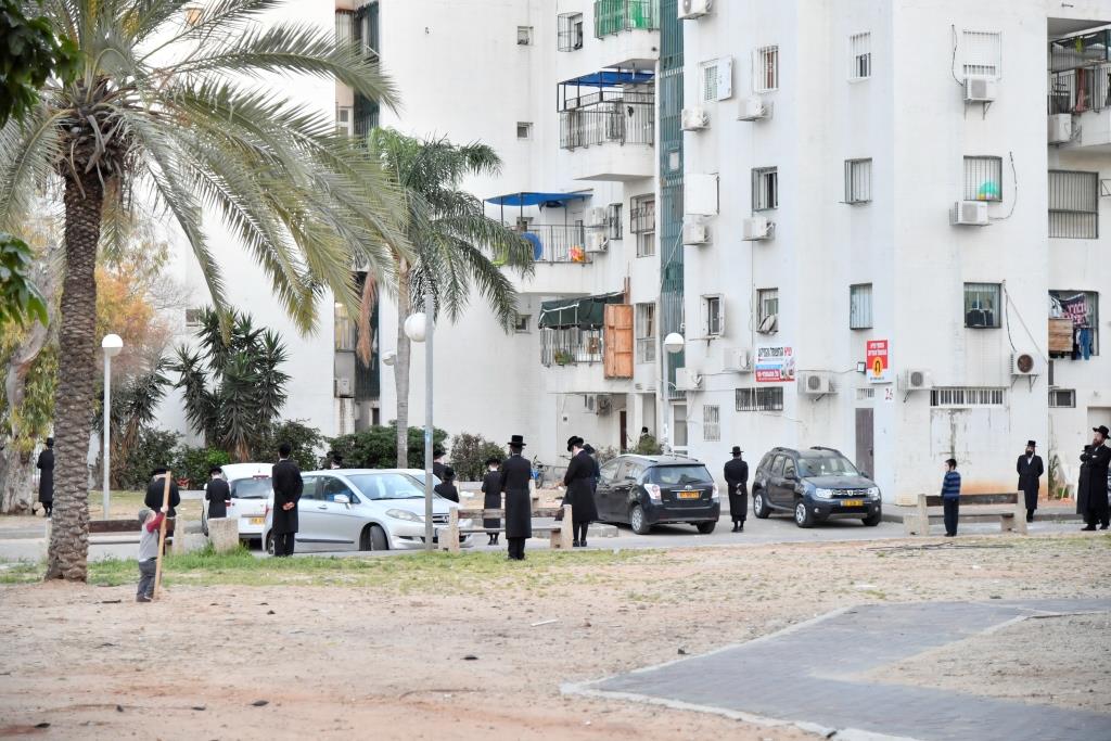 שגרת החיים של תושבי אשדוד החרדים בצל הקורונה - צפו